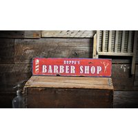 Benutzerdefinierte Barber Shop Schild - Rustikale Handgemachte Distressed Holzschild Dekorationen von TheLiztonSignShop