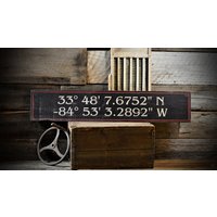 Benutzerdefinierte Breiten- Und Längengrad - Rustikales Handgemachtes Vintage-Holz von TheLiztonSignShop