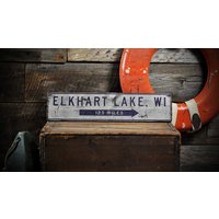 Benutzerdefinierte City State Mileage Arrow Lake Schild - Rustikales Handgemachtes Beunruhigtes Holz von TheLiztonSignShop