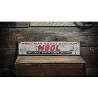 Benutzerdefinierte Funkrufzeichen - Rustikale Handgefertigte Dekoration Aus Holz von TheLiztonSignShop