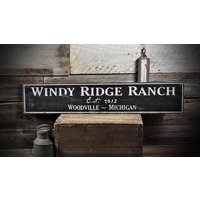 Benutzerdefinierte Ranch Est Datum Stadtstaat Schild - Rustikale Handgefertigte Holzschilder von TheLiztonSignShop