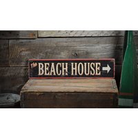 The Beach House Richtungsschild - Rustikale Handgemachte Rustikale Holzschilddekorationen von TheLiztonSignShop