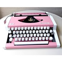 Pinke Unis Schreibmaschine Made in Jugoslawien von TheLostHomeland