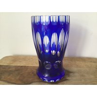 Schöne Kleine Boho Style Glas Überlagerte Colbalt Blue Vase von TheMadMarchHareStore
