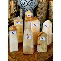 Bicolor Calcit Obelisk Hell von TheMagicRunenShop