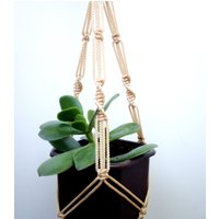 Beige Pflanzhalter Makrame Pflanzer 18 Zoll 3 Mm Zimt Hängeplantagen Wand Hängende Indoor Oder Outdoor-Dekor-Planter-Muster Beige Pflanzhalter Makrame Pflanzer 18 Zoll 3 Mm Zimt Hängeplantagen Wand Hängende Indoor Oder Outdoor-Dekor-Planter-Muster von TheMagicalNodules