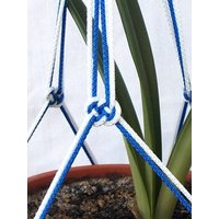 Blau Und Weiß Macrame Plant Halter 24 Zoll 3mm - Hanging Pflanzer Vip Blau Und Weiß Macrame Plant Halter 24 Zoll 3mm - Hanging Pflanzer Vip von TheMagicalNodules