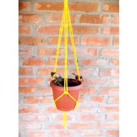 Gelb Macrame Pflanze Aufhänger 28 Zoll 3mm - Gelb Pflanzenhalter Hängen Blumentopf Übertopf Topf Wandbehang Geschenk-Idee von TheMagicalNodules