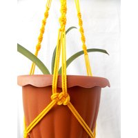 Gelb Makramee-Pflanze-Halter-32 Zoll 3mm - Starke Hängen Blumentopf Blumenampel von TheMagicalNodules