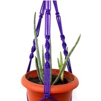Lila Pflanze Aufhänger Blumentopf Von Hand Makramee Pflanzenhalter 18 Zoll 3 Mm Hängen Pflanzliche Indoor Oder Outdoor-Dekor-Geschenk-Idee von TheMagicalNodules