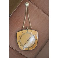 1950Er Jahre Vintage Mid-Century Modern Batterie-Betriebene Uhr Skurril Messing Plastik Glas Ultra-Modern Jacques Tati Mon Onkel von TheMetaphysicalStuff