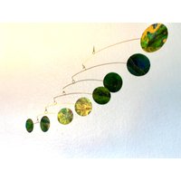Bunter Grüner Planet-Hänge-Kunst-Mobile Für Hauptdekoration Und Meditation Bunter Grüner Planet-Hänge-Kunst-Mobile Für Hauptdekoration Und Meditation von TheMindfulMobile