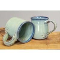 Handgemachte Geprägte Keramik Kaffeetassen Grün & Blau, 2Er-Set von TheMudPlace