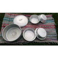 Aluminium-Essservice/Kochservice Service Von 12 Teilen Picknick-Service Kauf Zum Servieren Vintage Aluminium Kochgeschirr von TheOldTimeTreasures