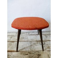 Vintage Mid-Century Fußbank, Retro Fußstütze, Möbel, Hocker Mit Holzbeinen Kostenloser Versand + Geschenk Schmuck von TheOldWorldVintage