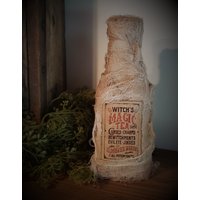 Primitive Halloween-Hexen-Tee-Trank-Flasche ~ Rustikales Bauernhaus Grungy Tiered Tablett Dekor Wohnkultur Zerfetztes Beflecktes Käsetuch Gealtertes von TheOldeSapBucket
