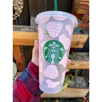 Rosa Kuh Print Und Erdbeeren Wiederverwendbar Tasse von TheOneStopHurleyShop