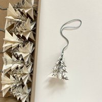 10Er-Set Christbaumschmuck Tannenbäume Aus Buchseiten Gefaltet Je Ca.4, 5cm 10Er-Set Christbaumschmuck Tannenbäume Aus Buchseiten Gefaltet Je Ca.4, 5cm von TheOnlyBirdWeLike
