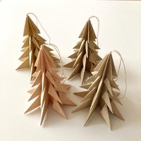 4Er-Set Tannenbäume, Baumschmuck Handgefaltet Aus Papier in Holzoptik Je Ca.10, 5cm Hoch 4Er-Set Tannenbäume, Baumschmuck Handgefaltet Aus Papier in Holzoptik Je Ca.10, 5cm Hoch von TheOnlyBirdWeLike