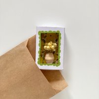 Geburtstagsgeschenk Deko-streichholzschachtel "Blümchen Für Dich" Einzigartige Geschenkidee Geburtstag Mit Gelben Trockenblümchen | Lona Geburtstagsgeschenk Deko-streichholzschachtel "Blümchen Für Dich" Einzigartige Geschenkidee Geburtstag Mit Gelben Trockenblümchen | Lona von TheOnlyBirdWeLike