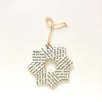 Kleiner Kranz Aus Vintage-Buchseiten Gefaltet Ca.8cm Durchmesser Für Deine Weihnachtsdeko von TheOnlyBirdWeLike