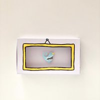 Papiervögelchen "Wellensittich" in Jumbo-streichholzschachtel Ca.6, 2cm X 11cm 2cm Papiervögelchen "Wellensittich" in Jumbo-streichholzschachtel Ca.6, 2cm X 11cm 2cm von TheOnlyBirdWeLike