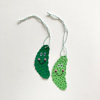 Weihnachtsgurke Aus Papier Ca.7, 5cm Christbaumschmuck Mit Schnur in Grün-Weiß von TheOnlyBirdWeLike