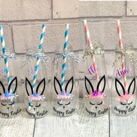 Personalisierte Milchflasche Mit Strohhalm, Osterhasengeschenke, Mini-Milchflaschen, Kaninchenflasche, Saftflaschen, Kindertrinkflasche, Niedlicher Personalisierte Milchflasche Mit Strohhalm, Osterhasengeschenke, Mini-Milchflaschen, Kaninchenflasche, Saftflaschen, Kindertrinkflasche, Niedlicher von ThePaintedGiraffeUK