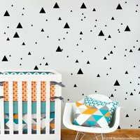 Goldene Dreiecke Wandaufkleber Moderne Kinderzimmer Dekoration | 140 Aufkleber von ThePatternsFactory