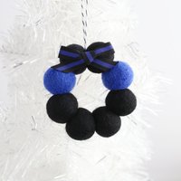 Filzkugeln Kranz - Filz Baumschmuck Dünne Blaue Linie Ornament Filzkugel Ornamente Pom Weihnachtsschmuck Filzkugeln Kranz - Filz Baumschmuck Dünne Blaue Linie Ornament Filzkugel Ornamente Pom Weihnachtsschmuck von ThePeaberryStudio