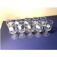 Set Aus 10 Schnapsgläsern Set Aus 10 Schnapsgläsern von ThePeacockButterfly