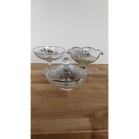 Ein Leichtes, Luftiges Trio Aus Silbernem Overlay Und Glas, Übersät Mit Mohn, Silver City Flanders Mohnglas - Sehr Sammlerstück, Sie Erhalten Alle von ThePeddlersCrow