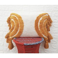 Boho Strukturierter Holz Kissenbezug Elfenbein Off White & Senfgelb Quaste Getuftete Strukturierte Kissen 14x20 von ThePerfectCraftman