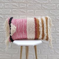 Handgefertigtes Pink & Creme Gewebte Fransenkissen Boho Lumbar 12x20 Kissenbezug von ThePerfectCraftman