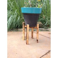 Blumenhocker Aus Massivholz | Rustikaler Mid-Century Blumentopf/Blumentopf Ca. 1 "x 1' Holzbeine Gespalteter Eiche & Bradford-Birne von ThePetrifliedWood
