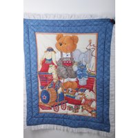Teddy Bär Und Spielzeug Vintage Weiß Blau Decke Bettdecke Rot Wagon Express Tiere 32x40 Innendekor, Design ~ 20-01-831 von ThePinkRoom