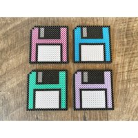 Floppy Disk Untersetzer | Pixel Kunst Perler Perlen 8 Bit Wohnkultur Retro Geek Geschenk |Schreibtisch 80Er Floppy Disk Untersetzer | Pixel Kunst Perler Perlen 8 Bit Wohnkultur Retro Geek Geschenk |Schreibtisch 80Er von ThePixelHippie
