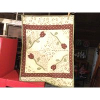 Gesteppte Wandbehang Applikation Blumen Salbei Rose Gesteppte Wandbehang Applikation Blumen Salbei Rose von ThePuppyDogTails