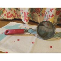 Sieb Tee Rot Holzgriff 1950 Küche von ThePuppyDogTails