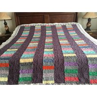 Rainbow Rows Queenhandgemachter Patchwork-Quilt von TheQuiltedGrandma