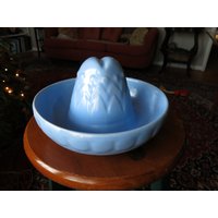 Super Coole Vintage Keramik Periwinkle Sombrero Server-Mystery Maker von TheRealMildredsAttic