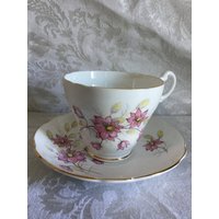 Vintage Royal Ascot Rosa Floral Teetasse Und Untertasse von TheRedCarrotVT