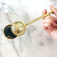 Tee-Sieb, Honig & Löffel - Build-A-Box-Artikel Für Bio-Kräutertee-Geschenkbox von TheRedDatesTea