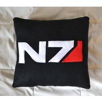 Mass Effect N7 Logo Kissen/Plüsch von TheRobotique