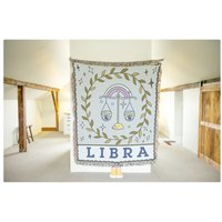 Sternzeichen Gobelin Decke - Wähle Dein Zeichen Horoskop Astrologie Decken Sternbild Dekor Und Geschenke Waage Webdecke von TheRootedPair