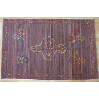 Bestickter Kelim Teppich Handgewebtes Flachgewebe Aus Wolle | 150x90 cm Bestickter Kelim Teppich Handgewebtes Flachgewebe Aus Wolle | 150x90 cm von TheRugMakers