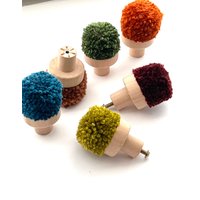 Schubladenknäufe Möbelknöpfe Pompom Dekor Kinderzimmer Möbel Mädchen Möbelbeschläge von TheSadieMaeShop