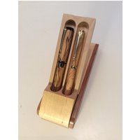 Handgefertigtes Set Aus Füllfederhalter Und Kugelschreiber Olivenholz von TheScottishPenster