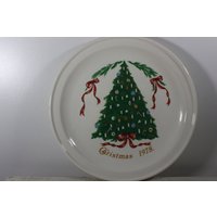 Lillian Vernon 1978 Weihnachtsbaum Sammelteller, Hergestellt in Irland, Vintage Anzeigeteller, Rot Und Grün Lillian Vernon 1978 Weihnachtsbaum Sammelteller, Hergestellt in Irland, Vintage Anzeigeteller, Rot Und Grün von TheScoutGirls