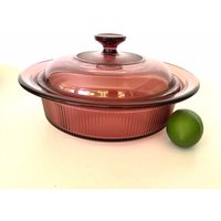 Vision Corning Cranberry V-30-B Runde Auflaufform 750 Ml Mit Riffelung Made in Usa Pyrex-Deckel von TheSensibleMerchant